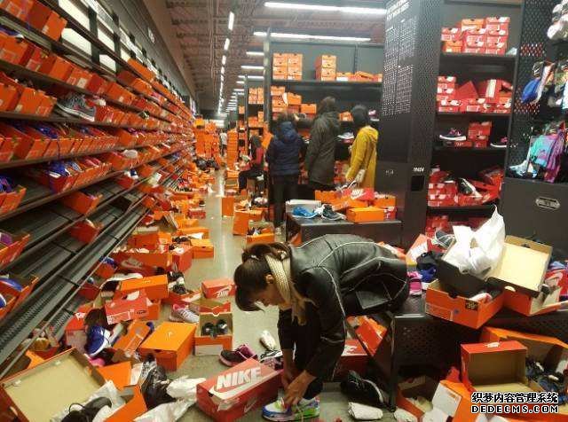 巨虧56億！救命耐克的不是美國人，竟然是中國的鞋販子